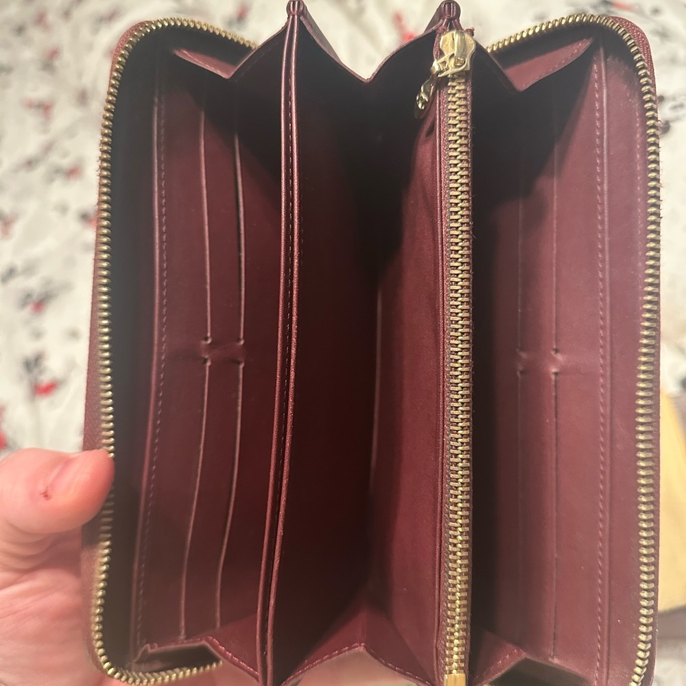 LV printed wallet - new to me / unused. Includes dust cover & box. - Picture 6 of 9
